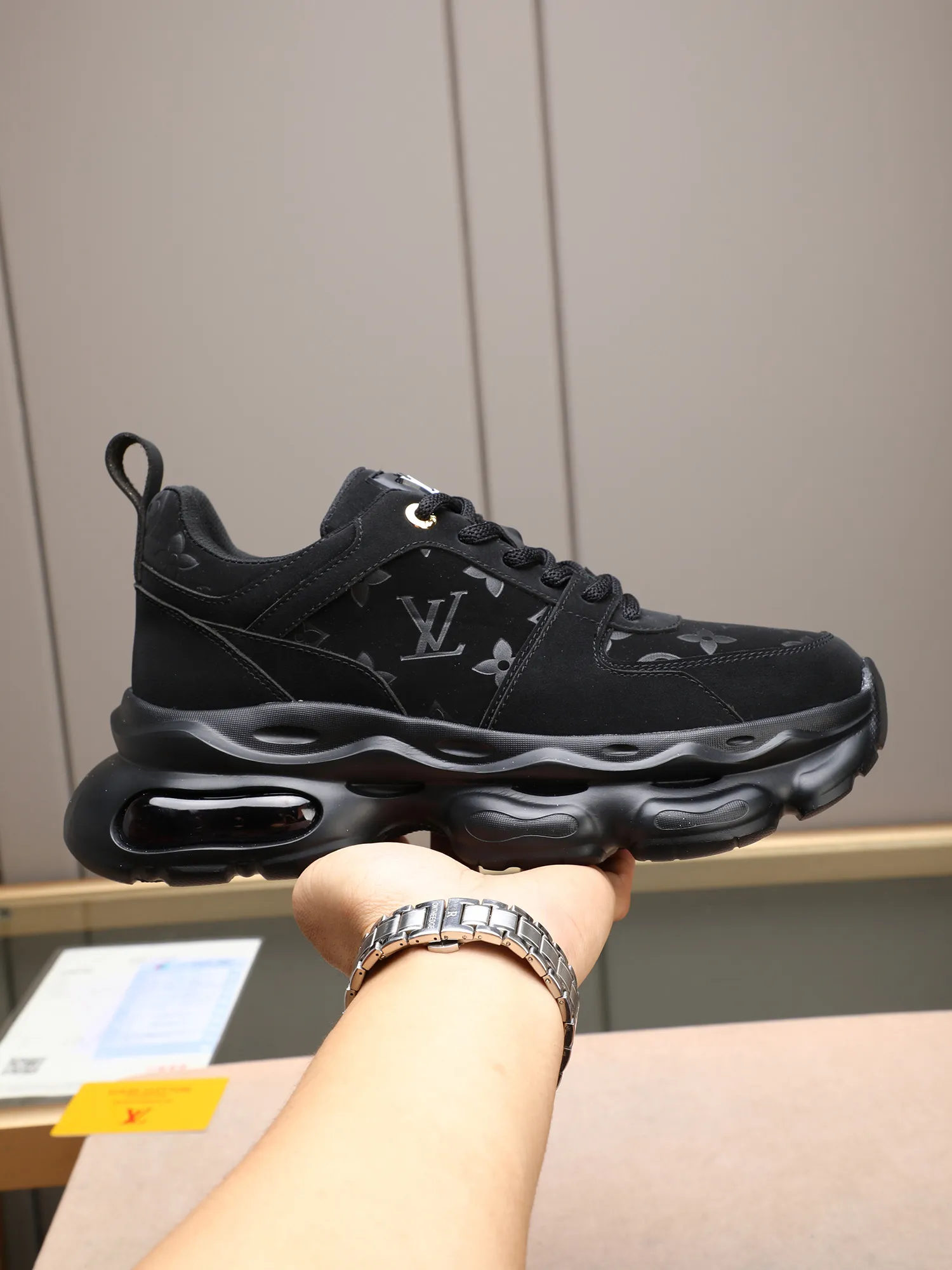 Men's shoes 💰460 [LV] Made of imported L special materials spliced ​​with cowhide and comfortable mesh lining. Private molded foam air cushion outsole, super light and comfortable on the feet! Perfect last shape, generous and fashionable design, 5 colors available! Code number: 38–44 (45 customized